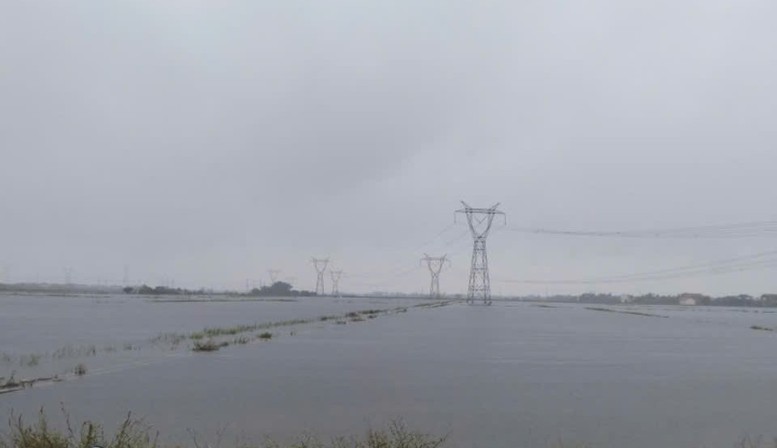 Chủ động ứng phó với mưa lớn kéo dài, bảo bảo an toàn lưới điện truyền tải khu vực miền Trung